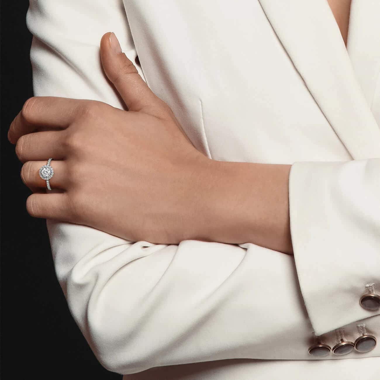 icon_halo_engagement_ring_pave_diamonds_band_image1_2